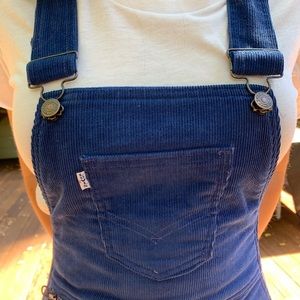 Levi’s vintage ski corduroy blue overalls!